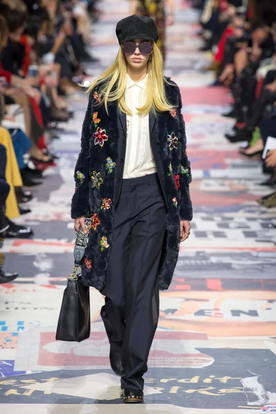 Look 43